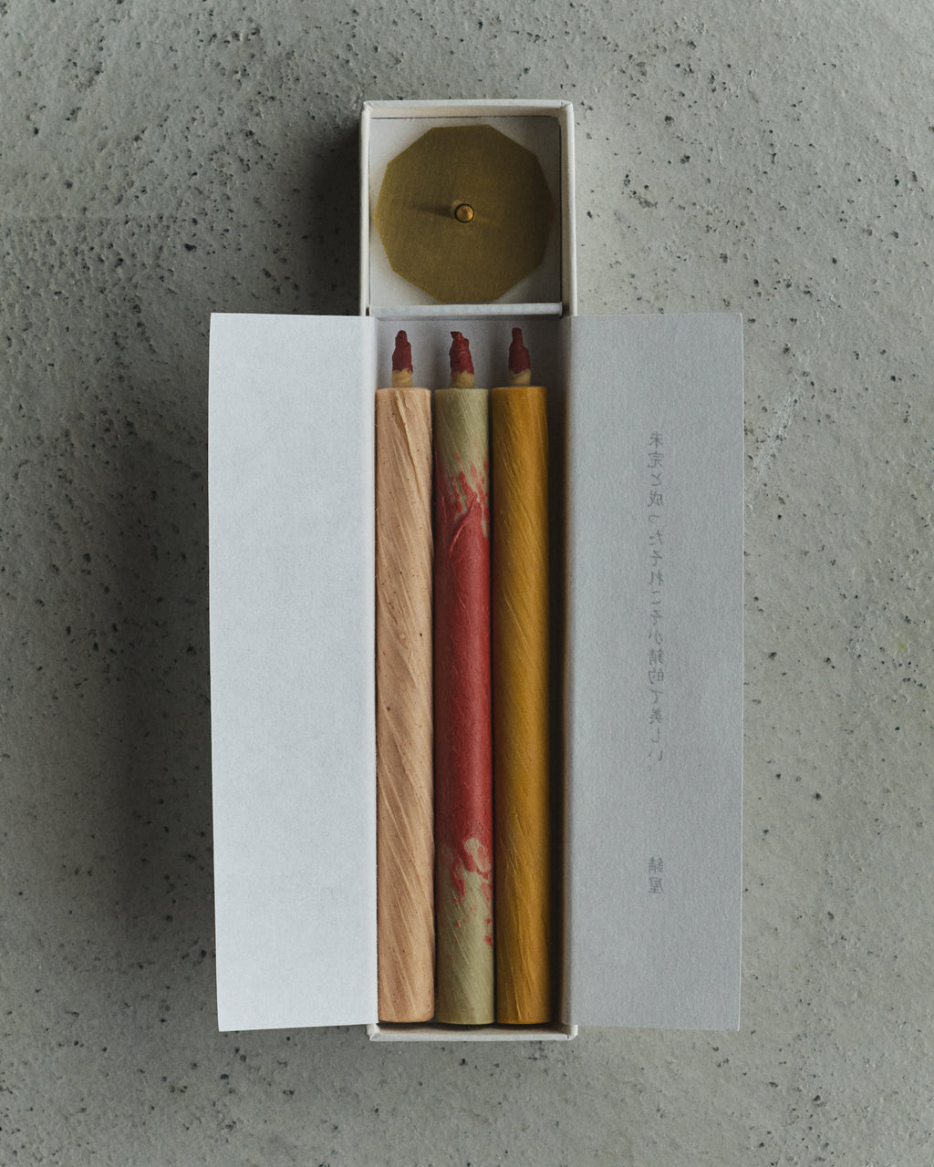 三本包みと燭台